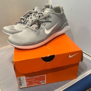 EUC Nike Sz 9 Women’s Free RN 2018 Grey Sneakers Running Shoes Ret $100!